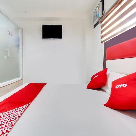 Oyo 895 Golden Majestic Pension Inn Manila Luaran gambar