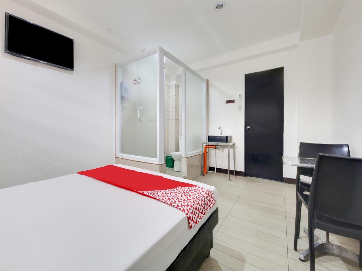 Oyo 895 Golden Majestic Pension Inn Manila Luaran gambar